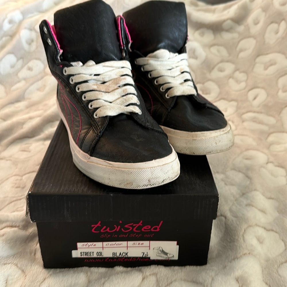 Twisted street shoes size 7.5